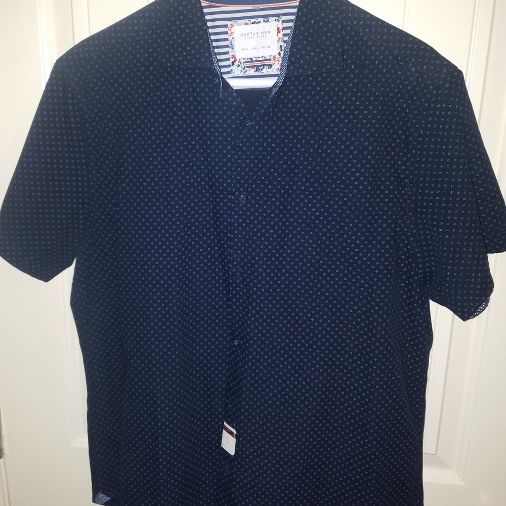 Men's casual short sleeve shirt.